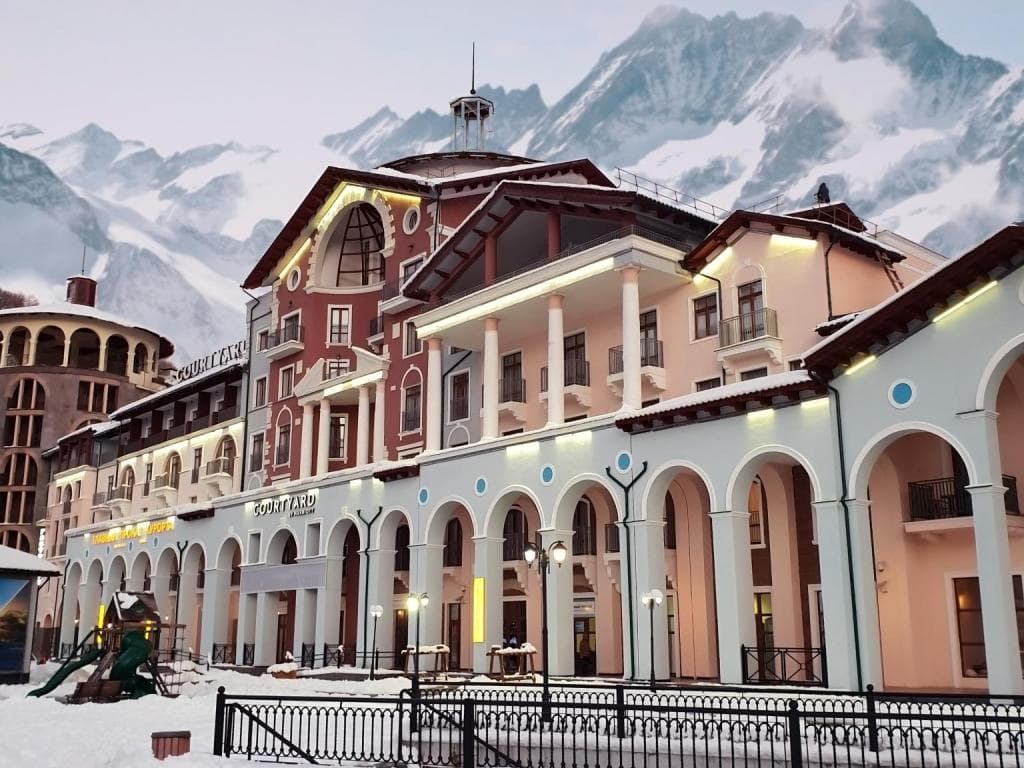 Отель Courtyard Marriott Sochi Krasnaya Polyana (Кортъярд Марриотт Сочи Красная Поляна, ex. Gorky Plaza) фото 1