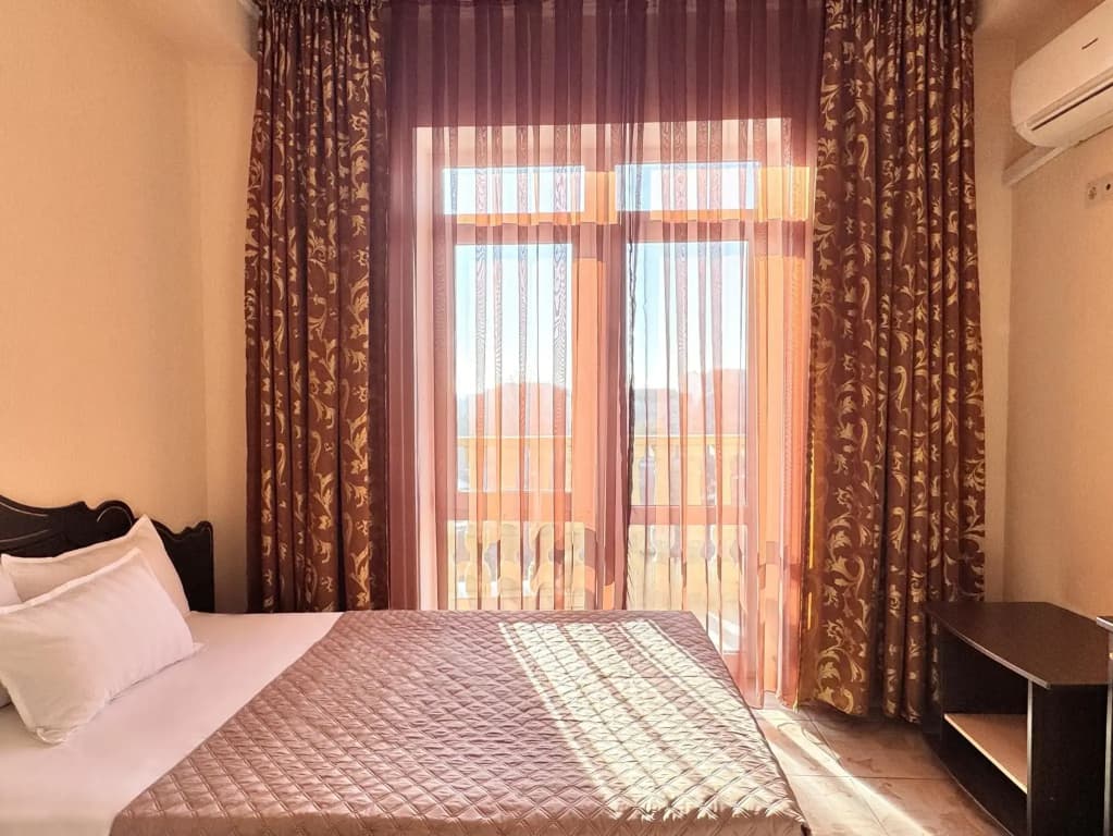 Двухместный номер Comfort с балконом двуспальная кровать фото 4