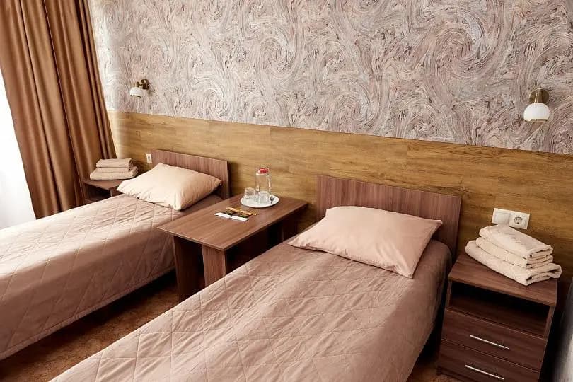 Двухместный номер Standard с балконом (2 отдельные кровати) фото 2