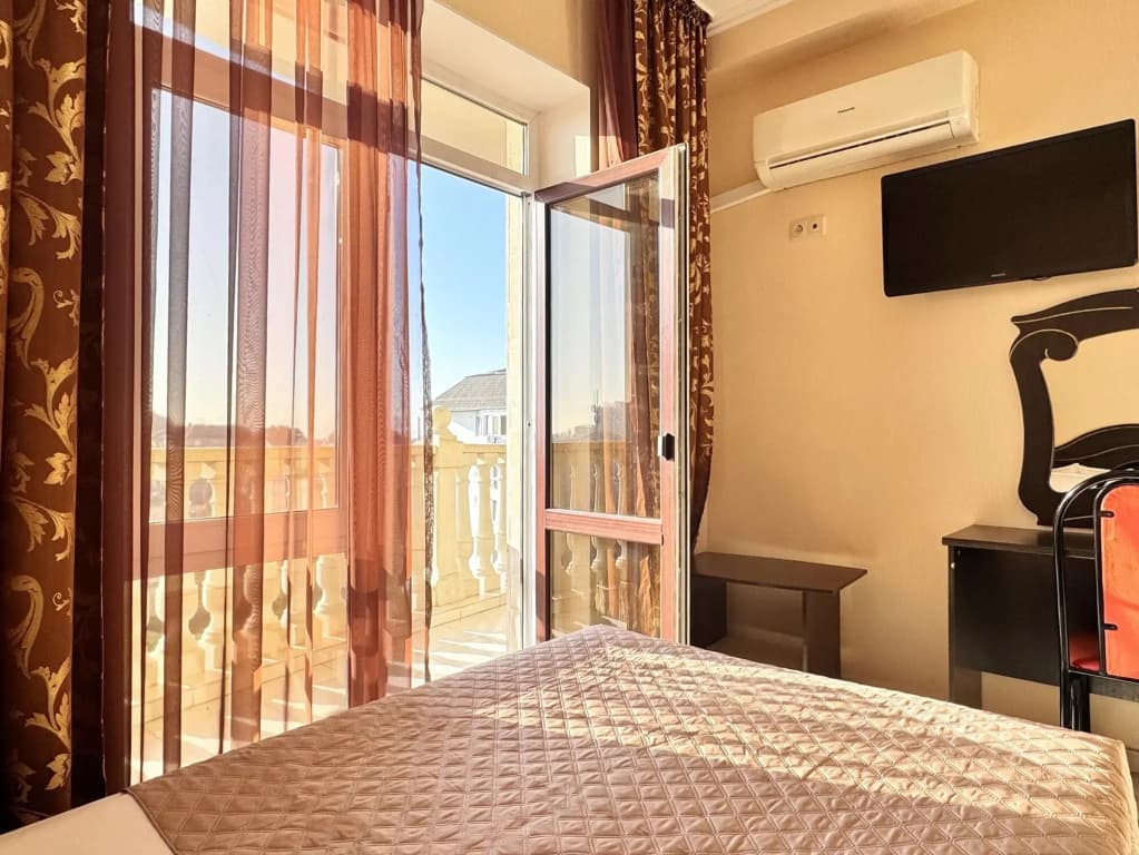 Двухместный номер Comfort с балконом двуспальная кровать фото 2