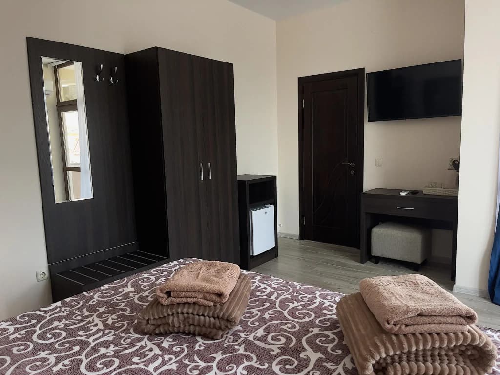 Двухместный семейный номер Comfort с балконом двуспальная кровать фото 2