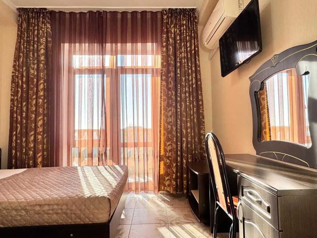 Двухместный номер Comfort с балконом двуспальная кровать фото 3