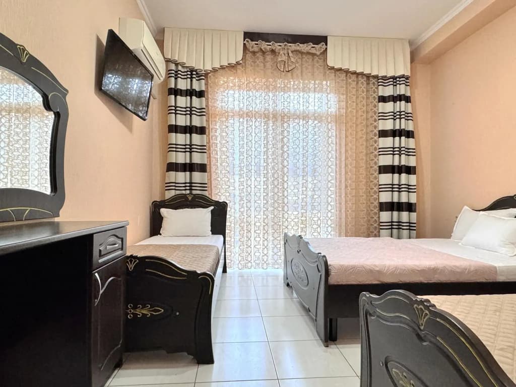 Четырёхместный номер Comfort с балконом фото 3