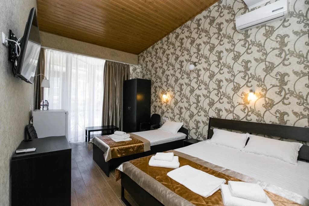 Трёхместный номер Comfort с балконом и с видом на внутренний двор фото 2