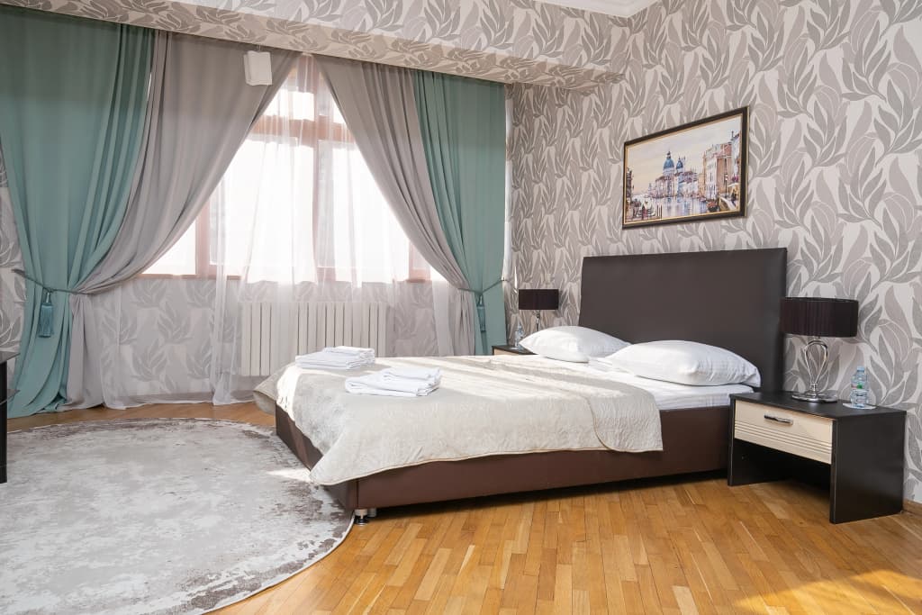 Четырёхместный люкс с 3 комнатами с балконом фото 2