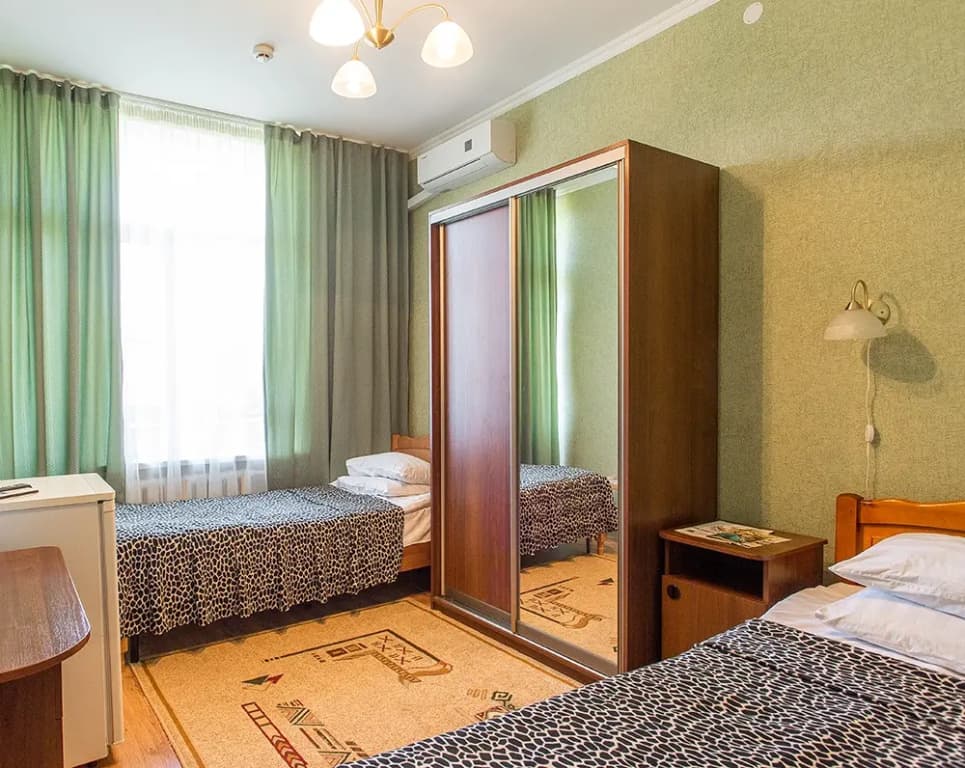 Двухместный номер Standard с балконом (2 отдельные кровати) фото 2