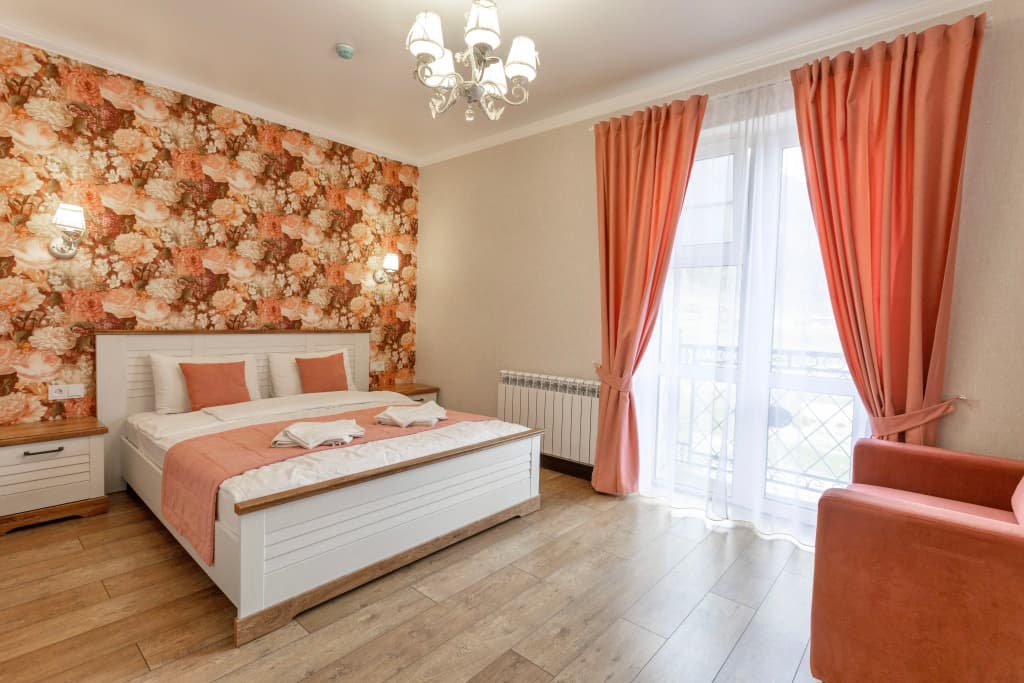 Двухместный номер Comfort с балконом и с видом на горы двуспальная кровать фото 16