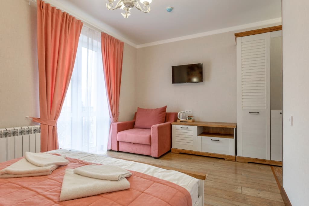 Двухместный номер Comfort с балконом и с видом на горы двуспальная кровать фото 17
