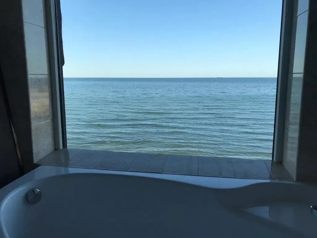 Двухместный полулюкс с балконом и с видом на море двуспальная кровать фото 16