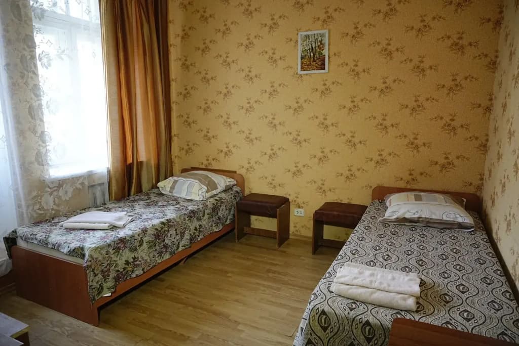 Двухместный номер Standard с балконом (2 отдельные кровати) фото 3