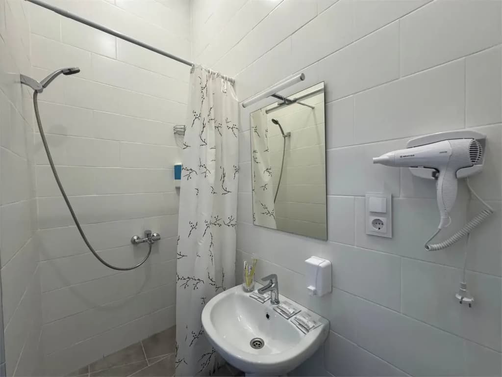 Трёхместный номер улучшенный c 1 комнатой с балконом фото 2