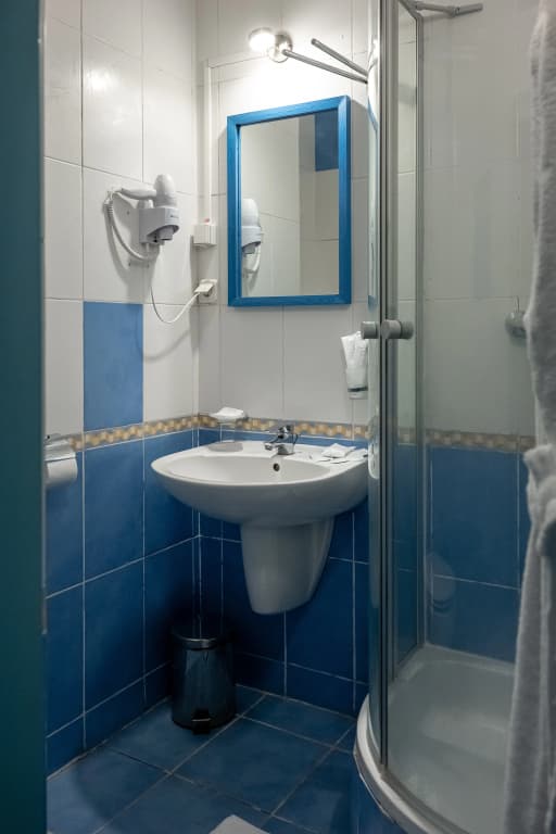 Двухместный номер Эконом двуспальная кровать фото 8