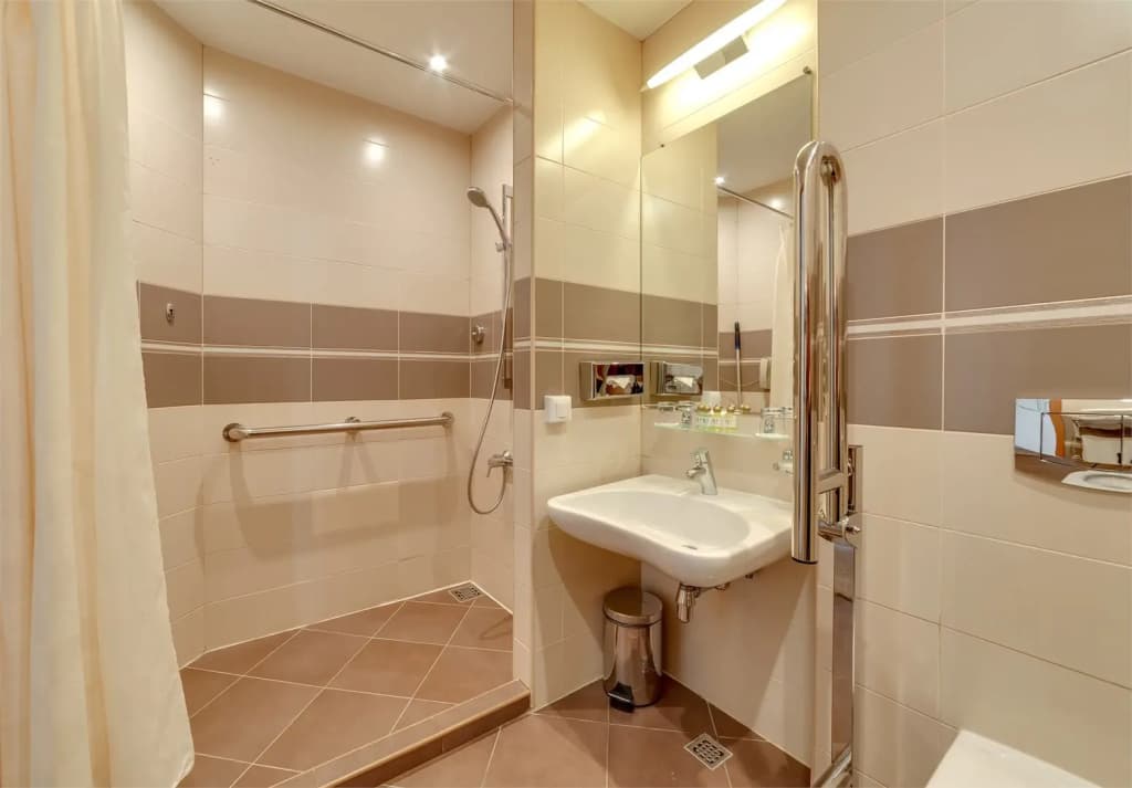 Двухместный номер Стандарт, адаптированный для людей с ограниченными физическими возможностями двуспальная кровать фото 3