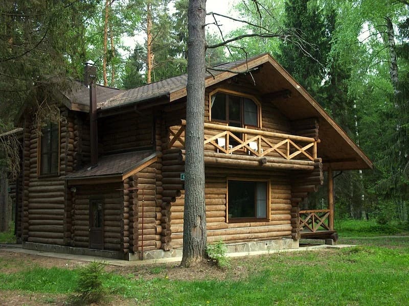 Коттедж с балконом и с красивым видом из окна фото 7