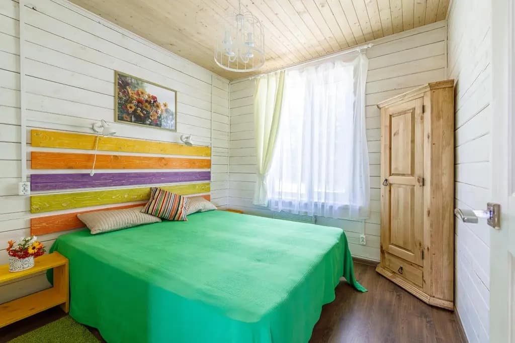 Четырёхместный коттедж Радужный с красивым видом из окна фото 6