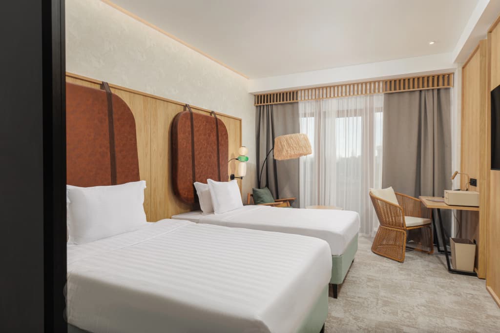 Двухместный номер Делюкс с видом на бассейн 2 отдельные кровати фото 1