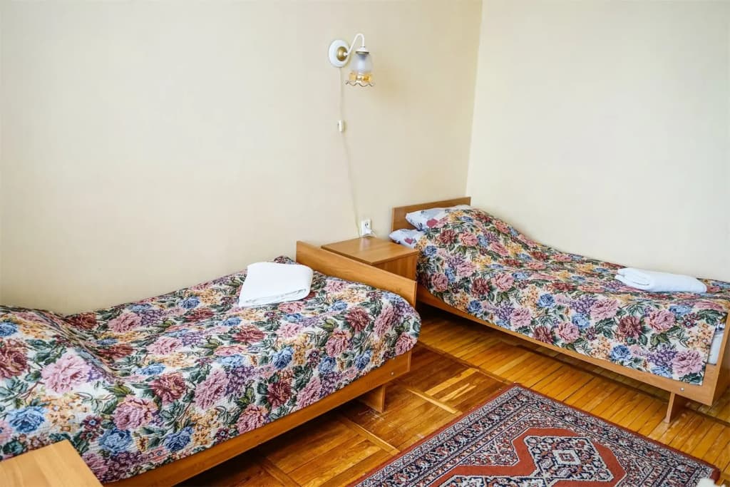 Двухместный номер Standard с балконом (2 отдельные кровати) фото 1