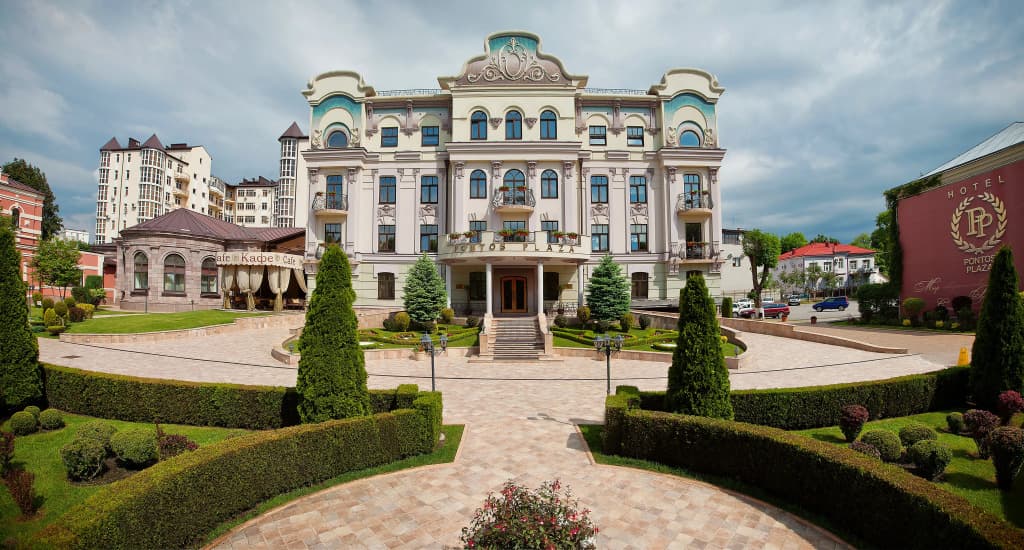 Понтос Плаза