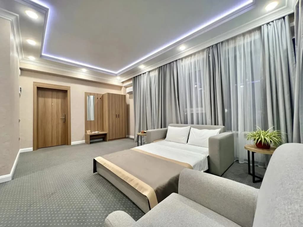 Люкс с балконом и с красивым видом из окна фото 15