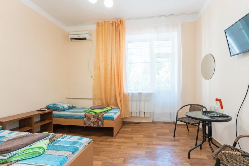 Двухместный номер Standard с балконом (2 отдельные кровати) фото 3