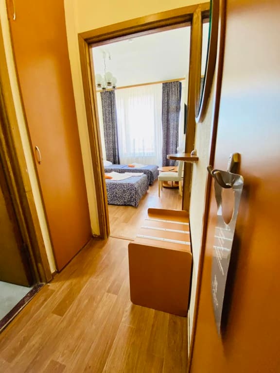 Номер Эконом с балконом 2 отдельные кровати фото 15