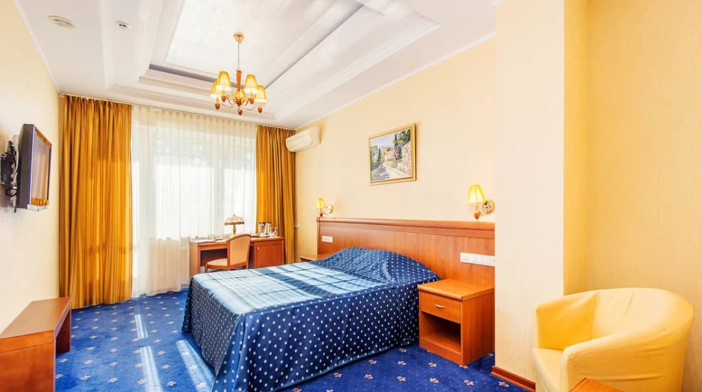 Двухместный номер Standard с балконом двуспальная кровать фото 1