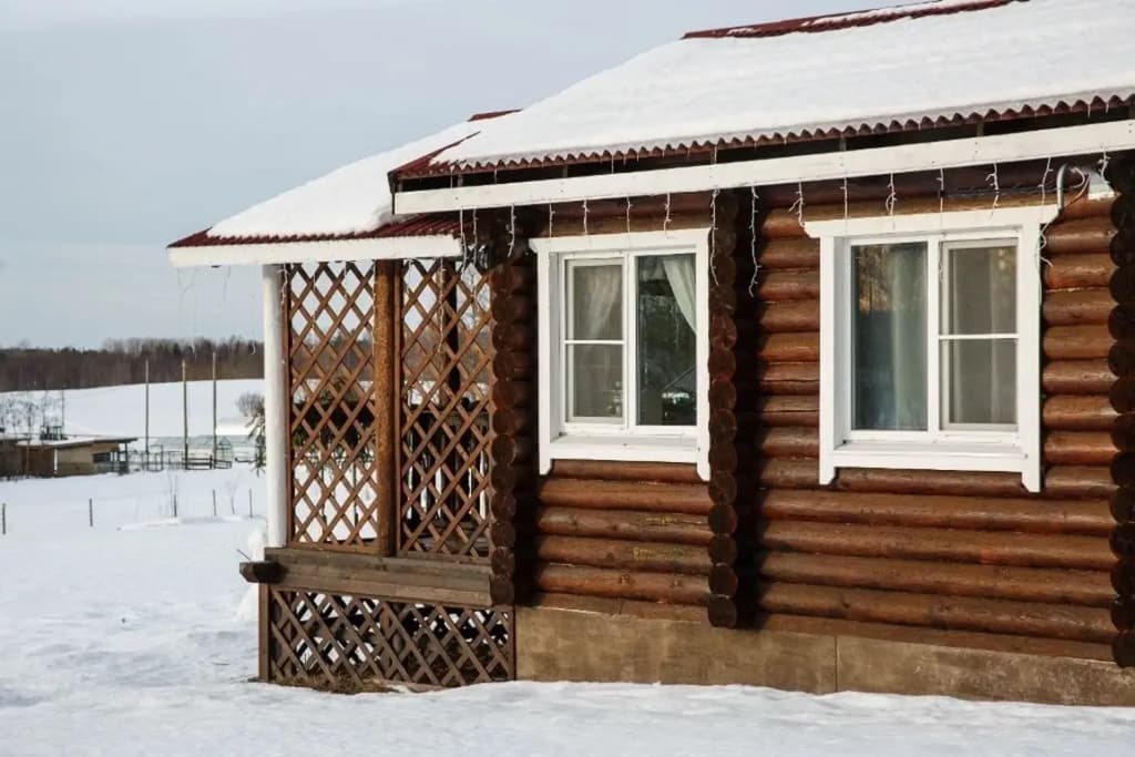 Двухместный коттедж Дом у речки с красивым видом из окна двуспальная кровать фото 2