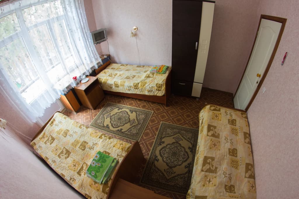 Двухместный номер Economy с балконом (2 отдельные кровати) фото 2