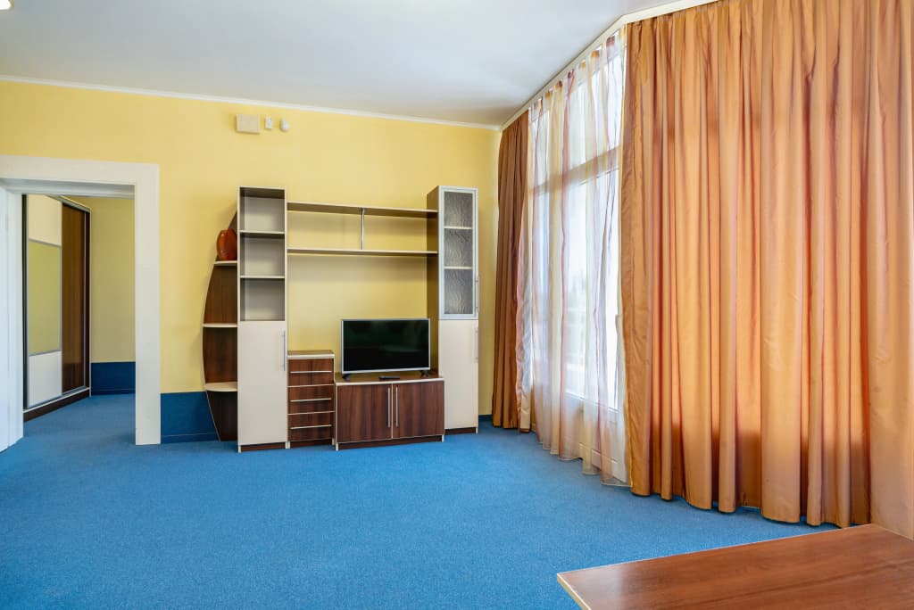 Четырёхместный люкс с 2 комнатами с балконом и с красивым видом из окна фото 5