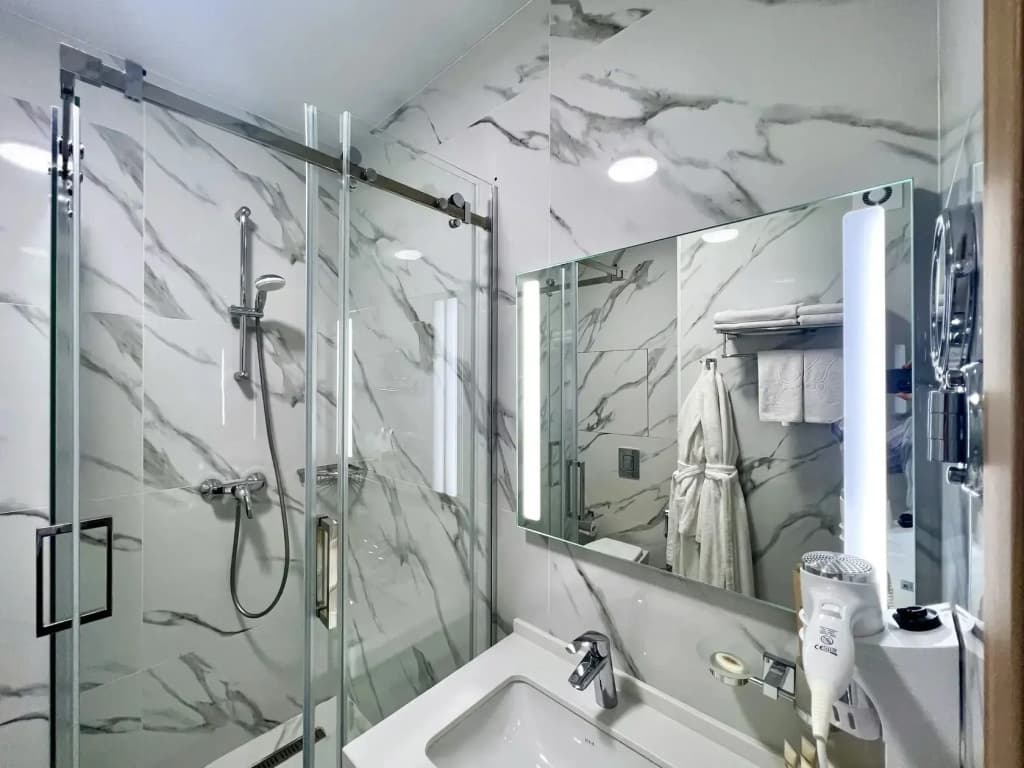 Люкс с балконом и с красивым видом из окна фото 18