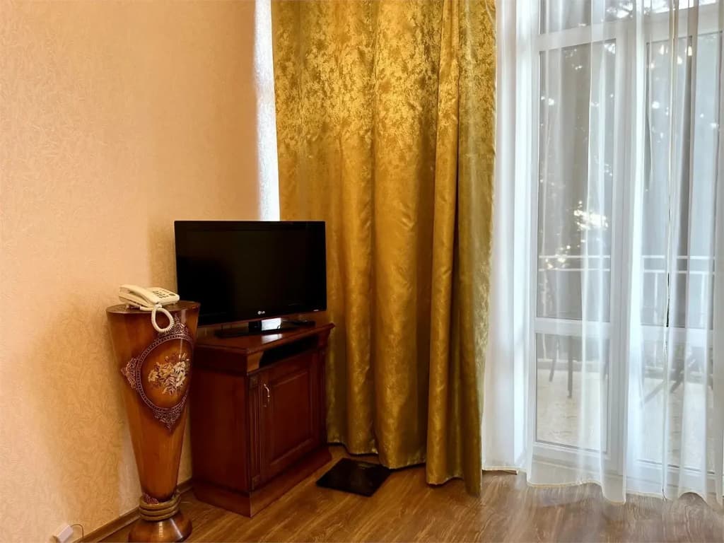 Двухместный люкс с балконом и с видом на бассейн двуспальная кровать фото 7