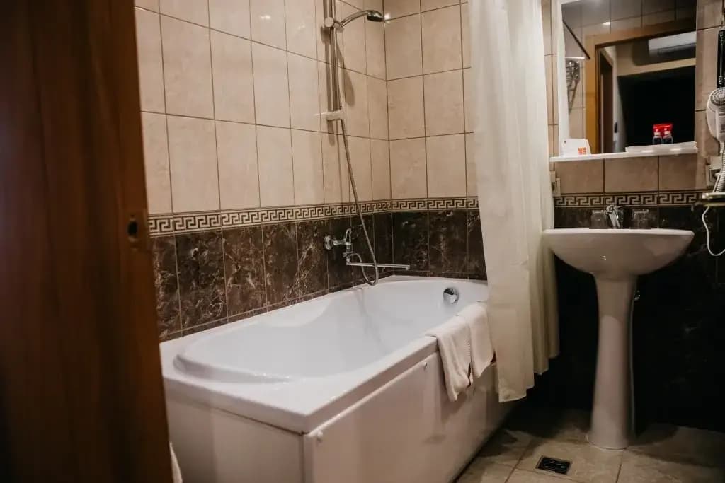 Двухместный коттедж Сусанин двуспальная кровать фото 4