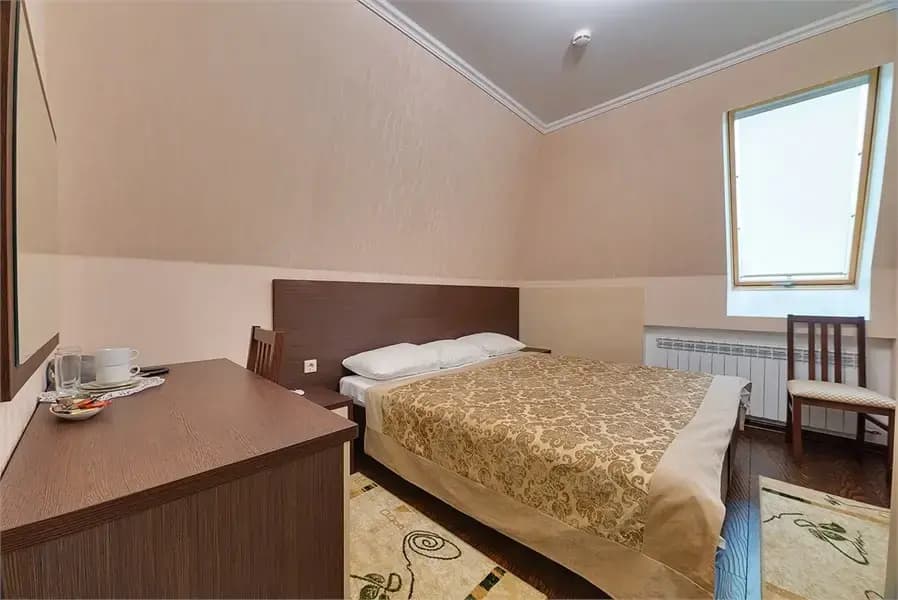 Двухместный номер Small Мансарда двуспальная кровать фото 1