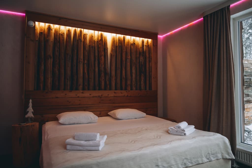Двухместный домик c 1 комнатой с панорамным видом двуспальная кровать фото 3
