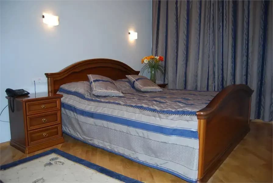 Четырёхместный люкс Семейный №305 с 2 комнатами фото 1