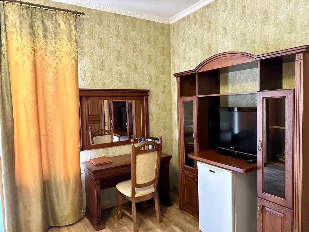 Двухместный номер Комфорт с балконом и с видом на внутренний двор 2 отдельные кровати фото 3