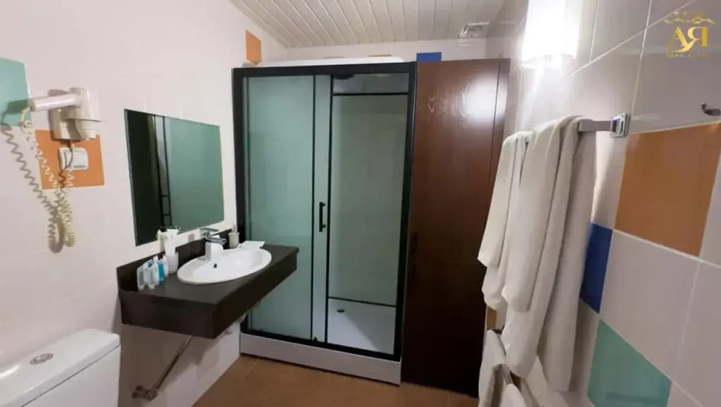 Двухместный номер Comfort с балконом и с видом на горы двуспальная кровать фото 3