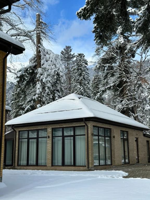 Шестиместные апартаменты с красивым видом из окна фото 1