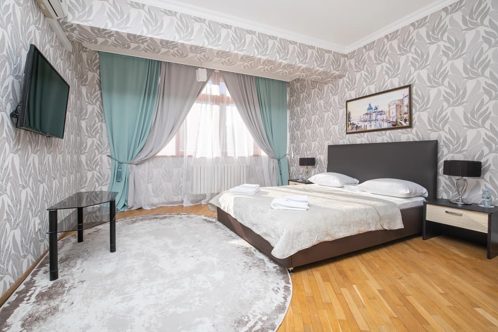 Четырёхместный люкс с 3 комнатами с балконом фото 1