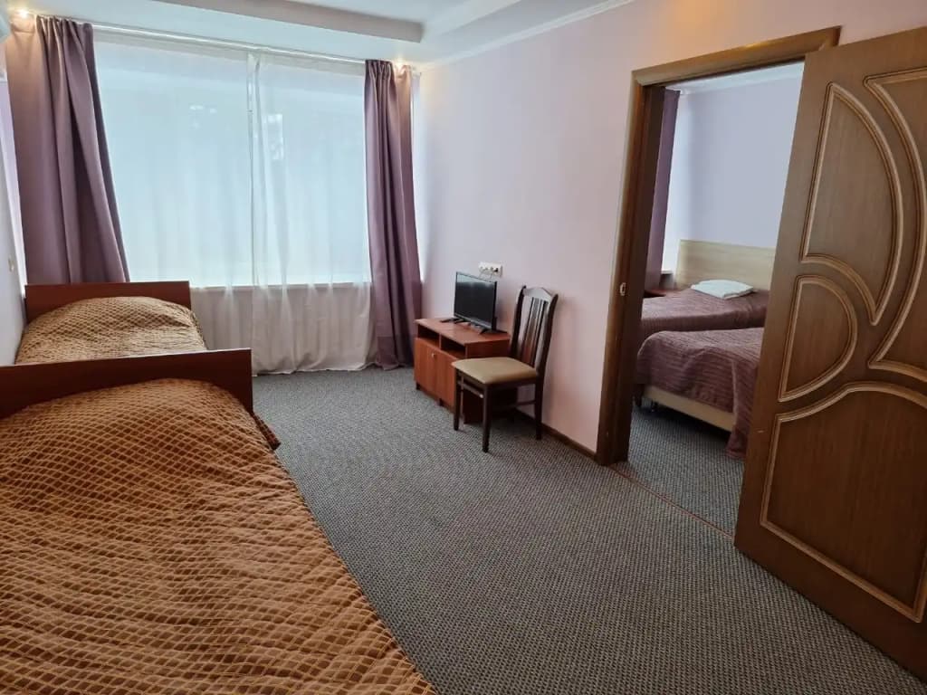 Четырёхместный полулюкс с красивым видом из окна фото 5