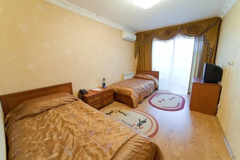 Двухместный номер Standard с балконом (2 отдельные кровати) фото 1