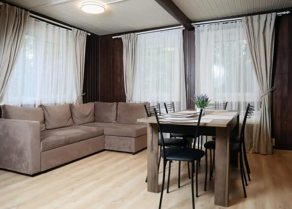 Коттедж Фермерский дом с балконом и с красивым видом из окна фото 3