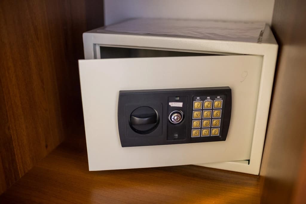 Двухместный полулюкс в корпусе Посейдон двуспальная кровать фото 10