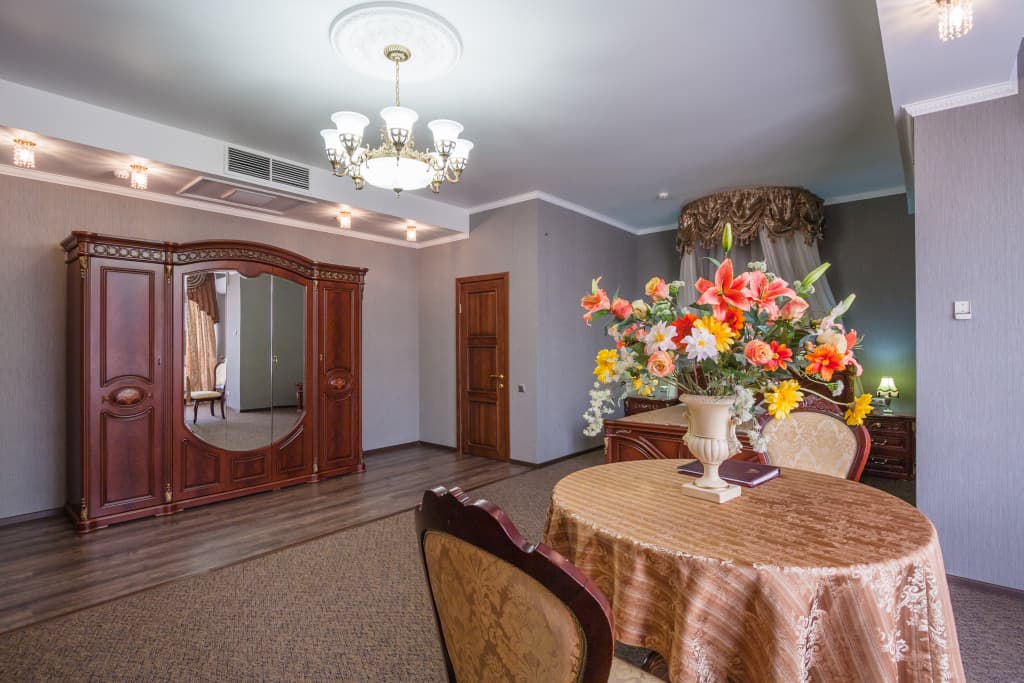 Шери Холл фото 7