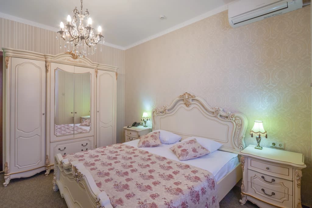 Шери Холл фото 2