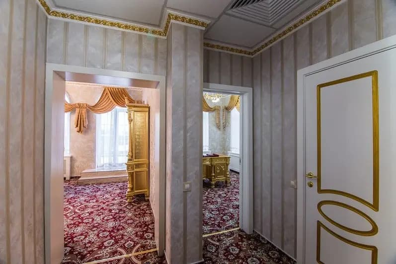 Двухместный люкс «Меньшиков» с балконом двуспальная кровать фото 3