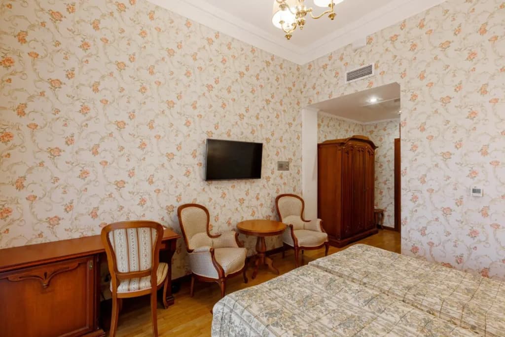Номер (северная сторона) Deluxe с балконом и с видом на парк фото 4