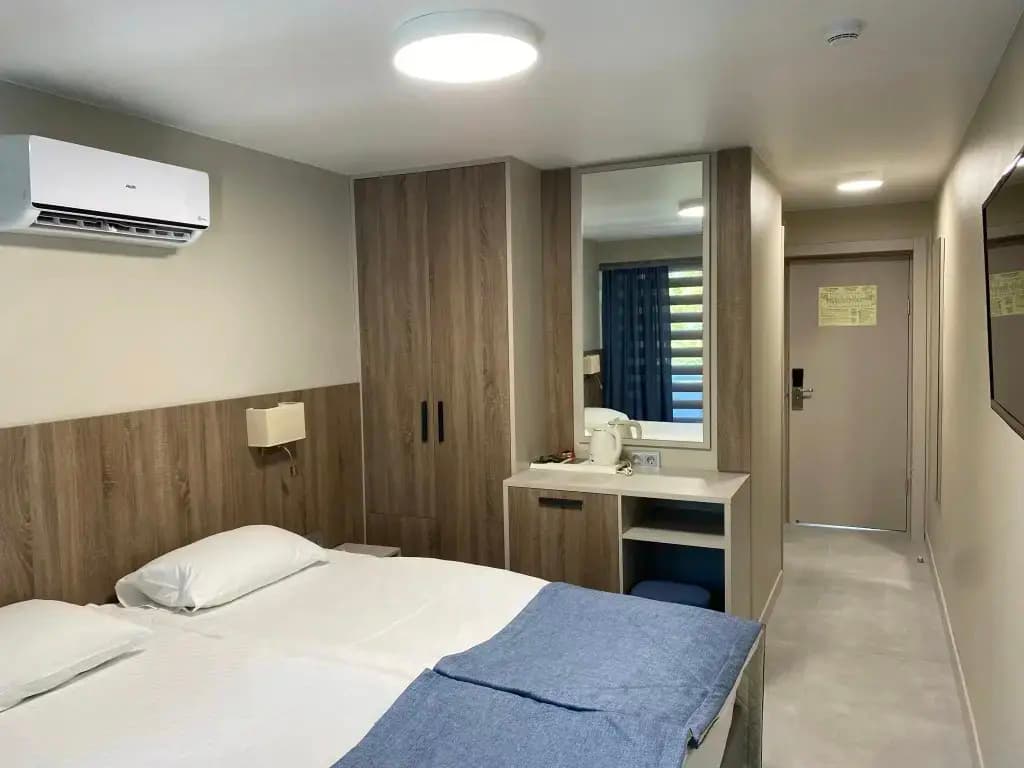 Двухместный номер Standard Comfort c 1 комнатой с балконом и с видом на город двуспальная кровать фото 5
