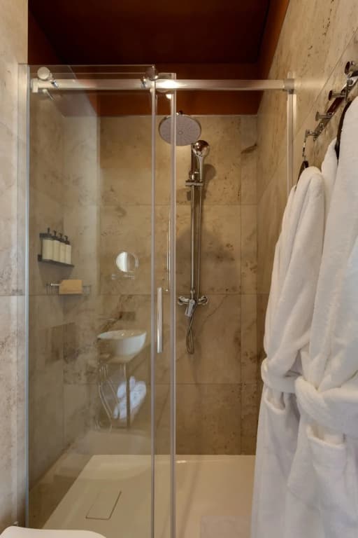 Двухместный полулюкс A двуспальная кровать фото 6