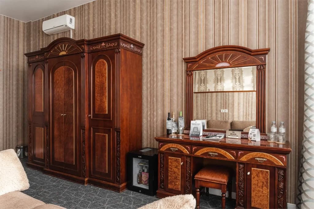 Двухместный Джуниор Сьют (главное здание) Standard Classic (main building) двуспальная кровать фото 2